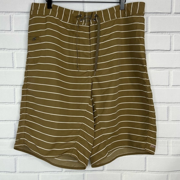 Patagonia Men’s Wavefarer Stripe Board Shorts size 38 - Picture 1 of 7